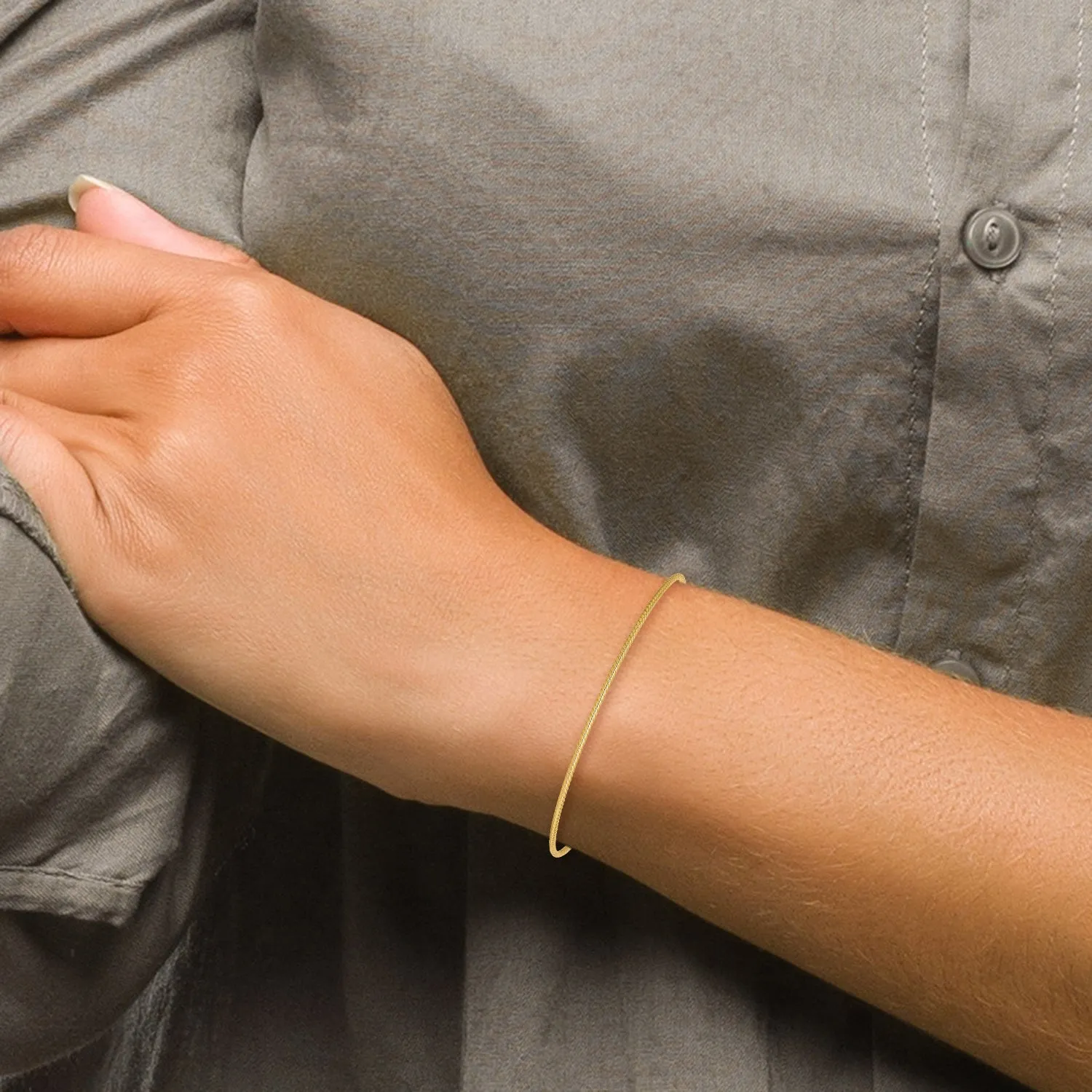 14K Gold Textured Slip-On Bangle Bracelet with Chic Elegance for Women
