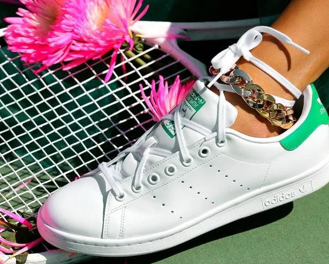 Adidas Stan Smith Originals! These shoes are a classic and will never go out of style. They are well made and comfortable right out of the box.. Unisex! Fits Men Sz 6, Women Sz 7! Retails $110 