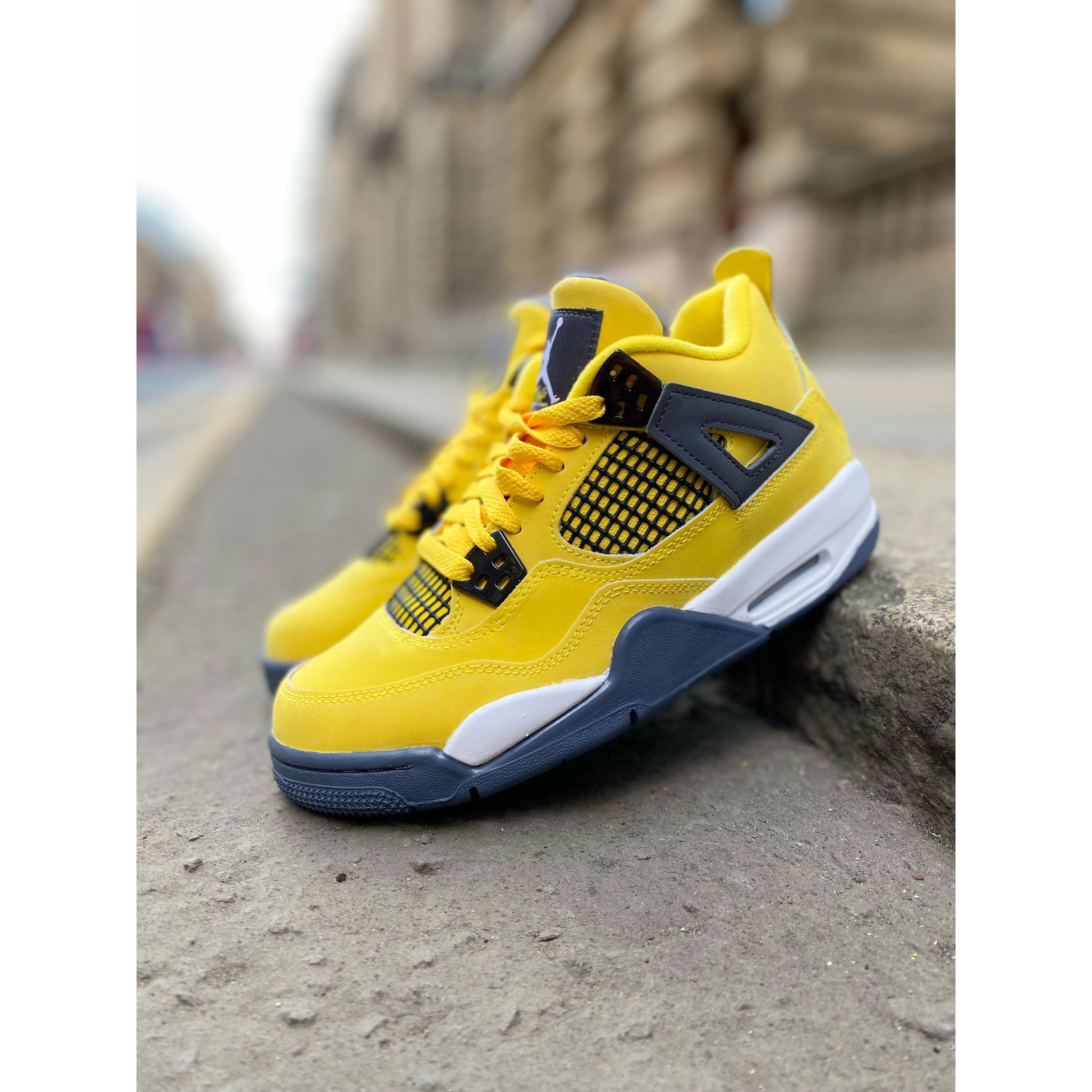 Jordan 4 Retro Lightning (2021)