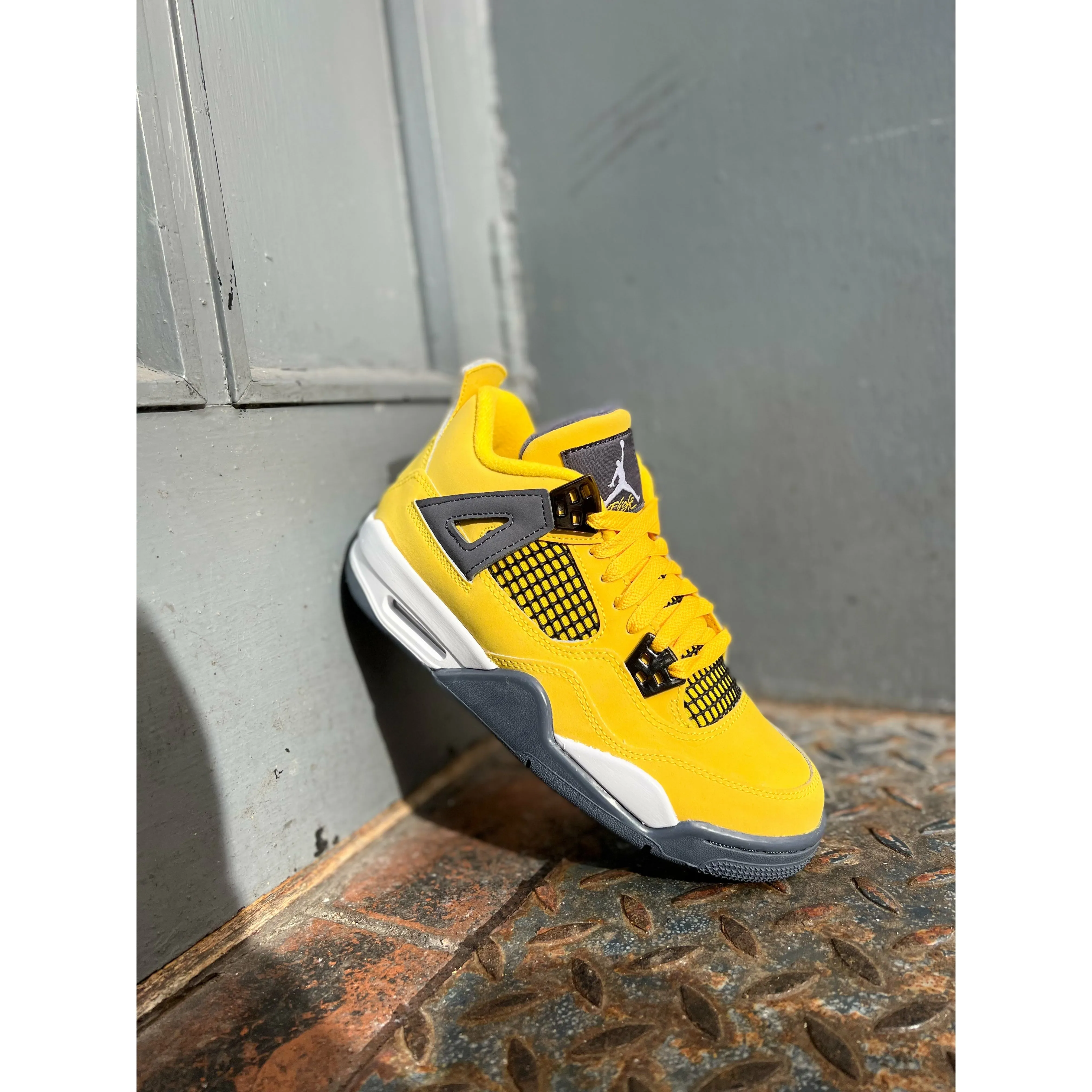 Jordan 4 Retro Lightning (2021)
