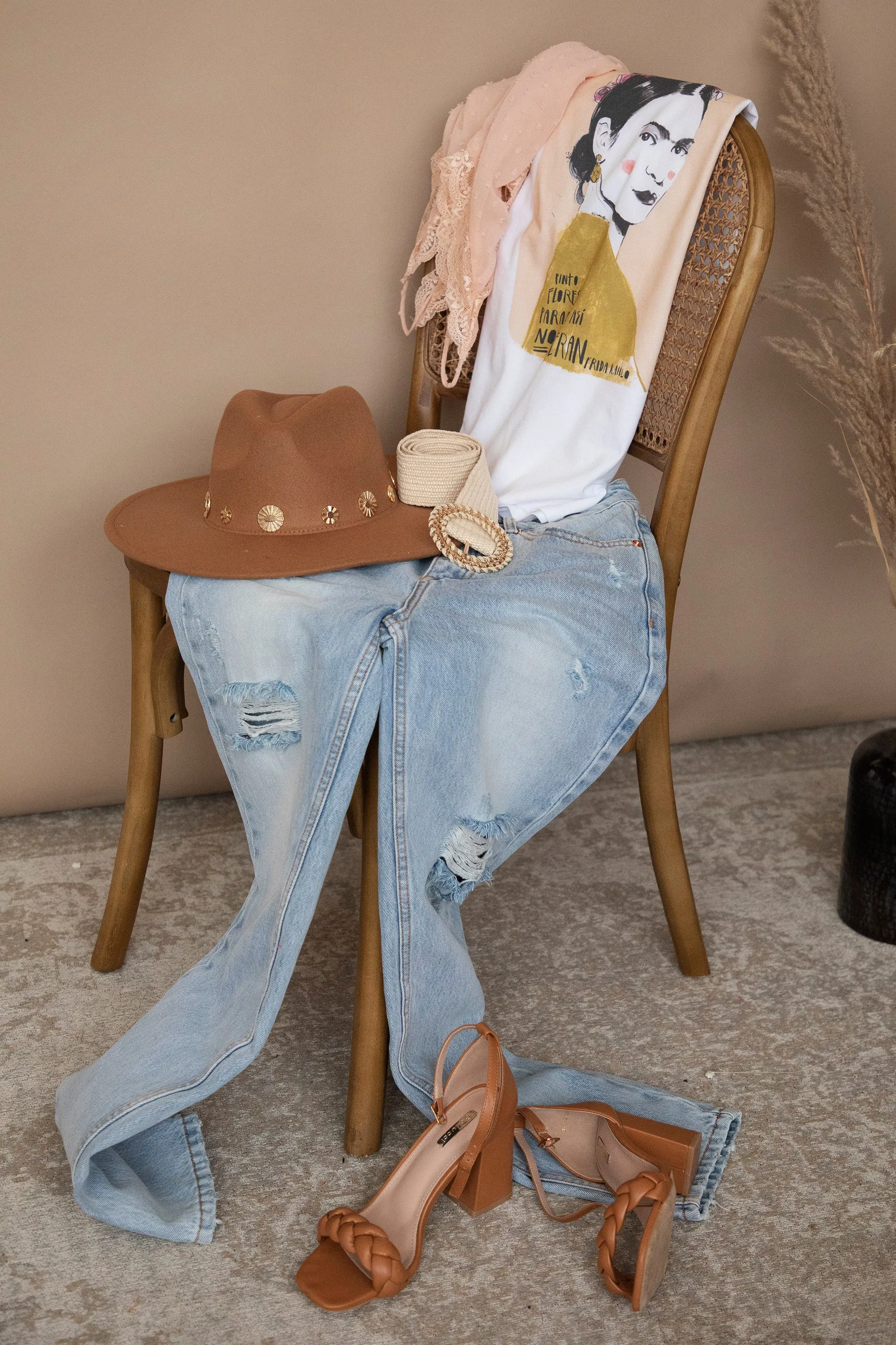 Ripped Detail Mom Light Blue - Jeans